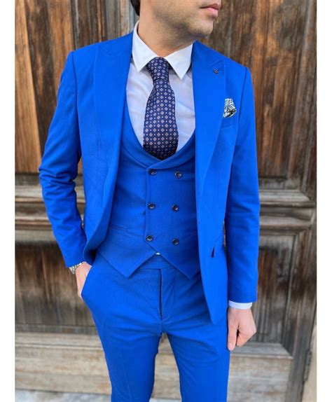 abito uomo blu elettrico dolce gabbana|Abiti blu uomo: blu navy e blu elettrico .